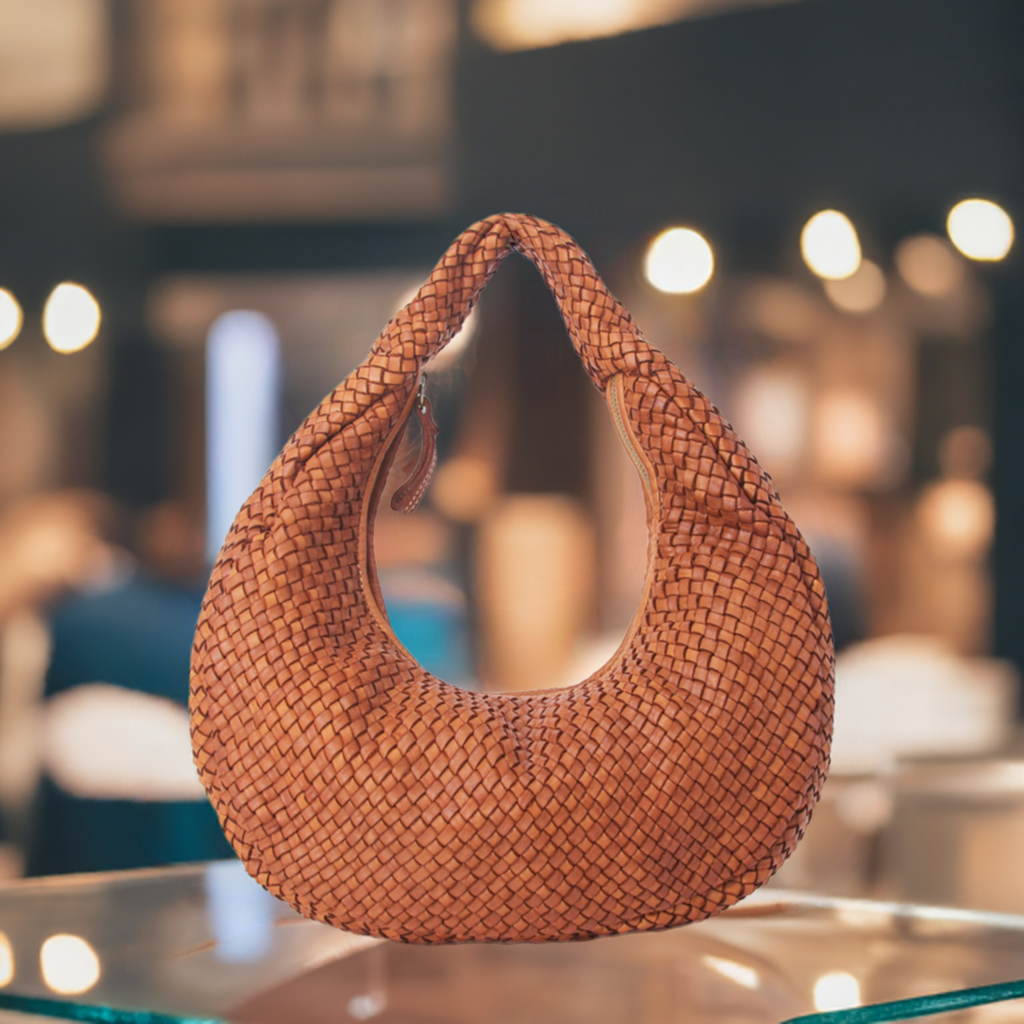 Acuera intrecciato ●  Flätad axelväska i läder för kvinnor - Hobo Bag