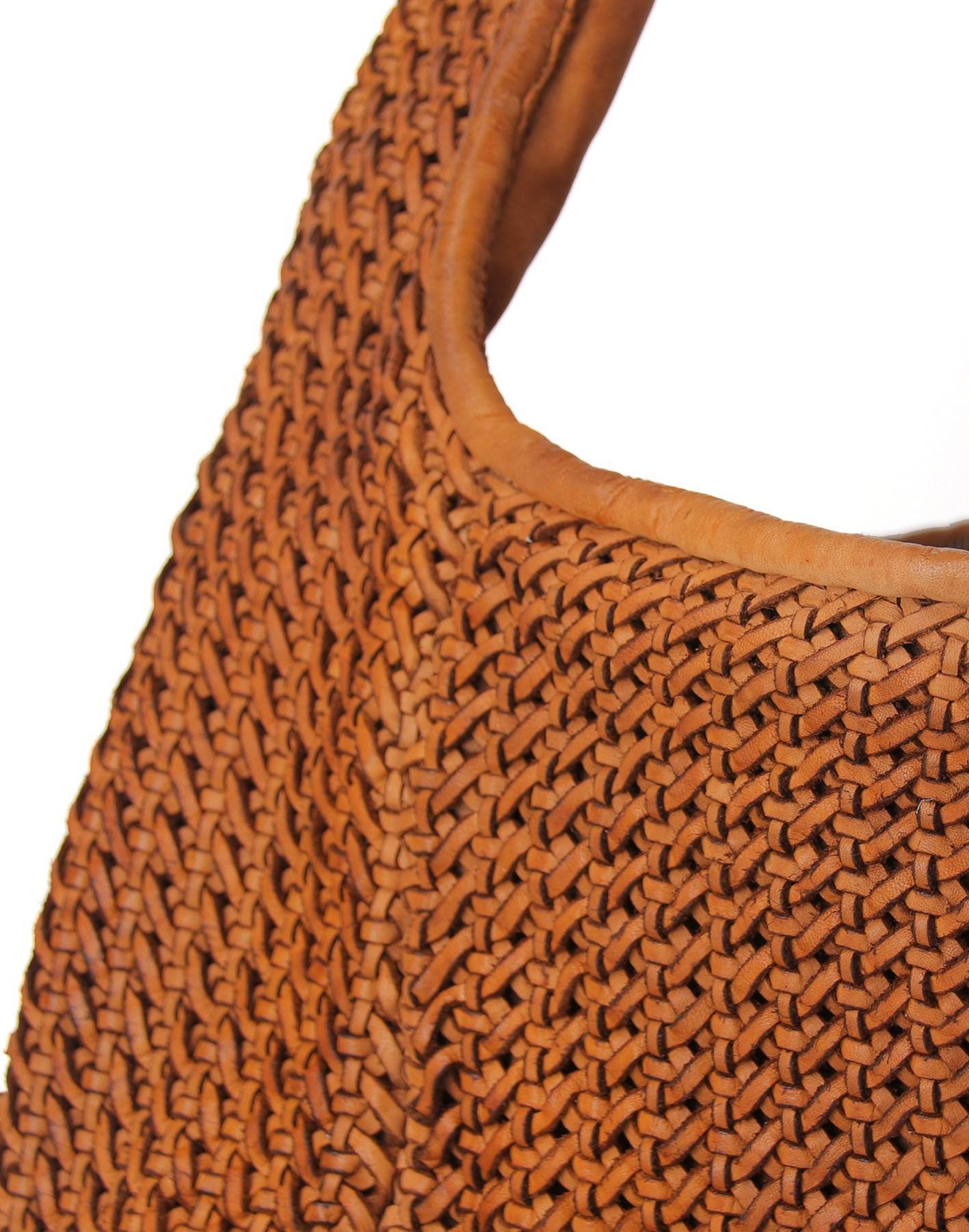 Acuera intrecciato 2 ● Axelväska i vävt läder för kvinnor - Hobo Bag