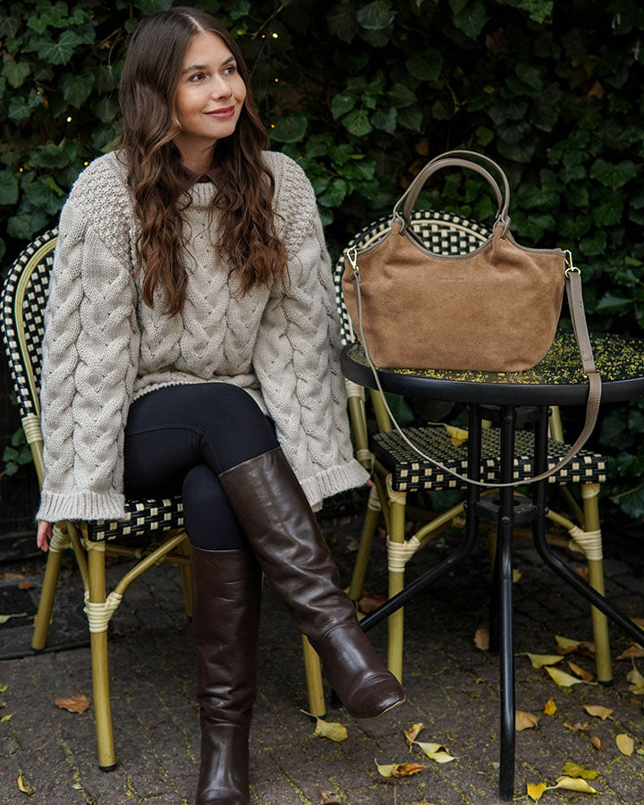 BIELLA Sue. Zamszowa damska torba na ramię z włoskiego zamszu