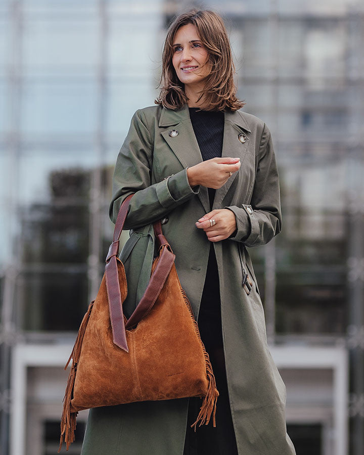 Hobo bag BINOTTO Sue. Damska torba na ramię Hobo z frendzlami, z włoskiego zamszu