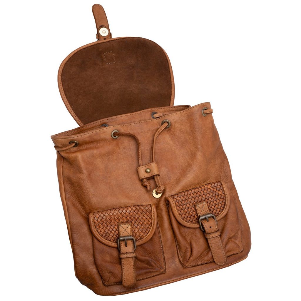 damski plecak z klapą wykonany ze skóry cielęcej Lavata w kolorze cognac, styl retro