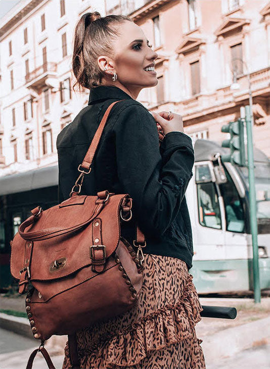Boho ● Stylowa damska torba plecak ze skóry z nitami. 2 w 1