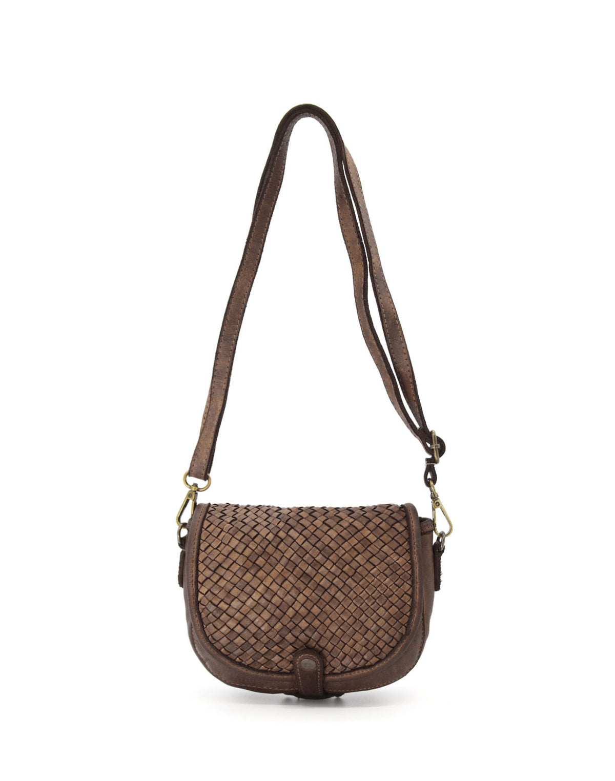 Brązowa torebka crossbody damska z włoskiej skóry naturalnej, idealna do codziennych i eleganckich stylizacji. Mała skórzana torebka na ramię wyróżnia się klasyczną klapą i starannym wykończeniem.	