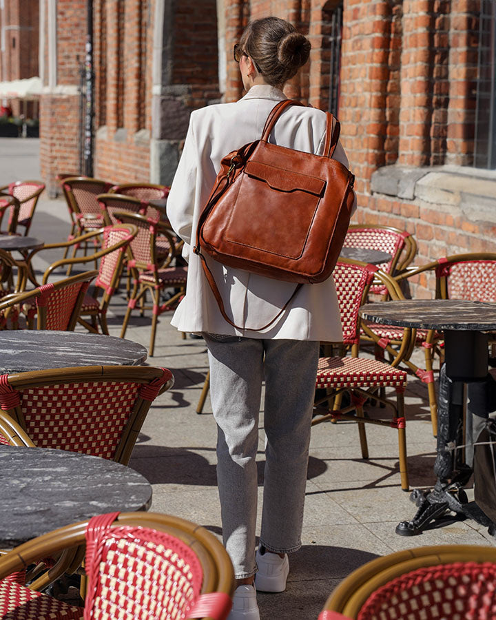 TOTE ROMA. Damaxelväska - shoppingväska med fickor tillverkad av italienskt naturläder.