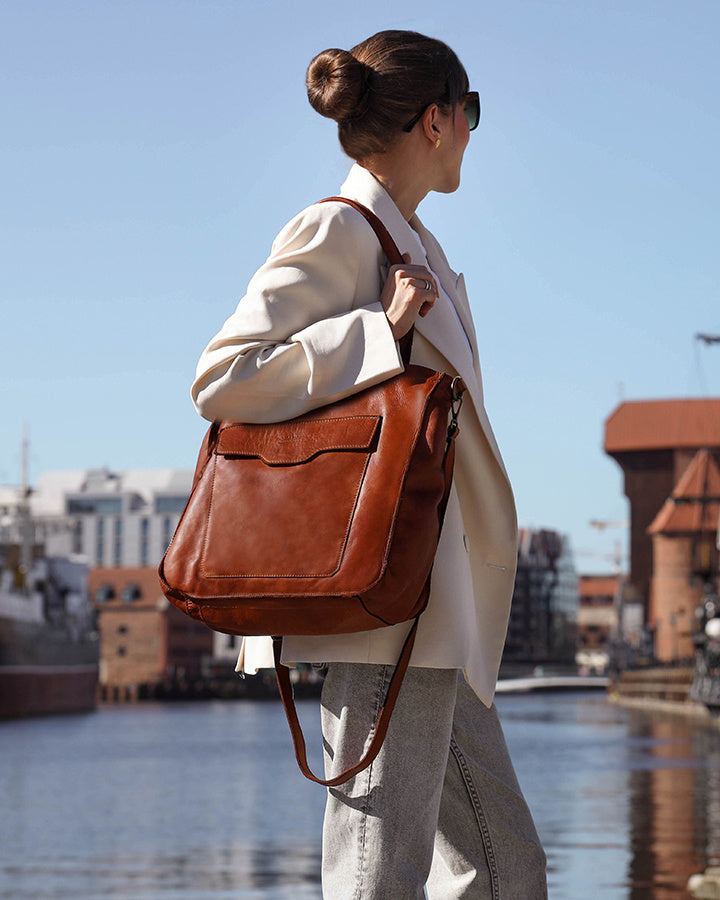 TOTE ROMA. Damaxelväska - shoppingväska med fickor tillverkad av italienskt naturläder.