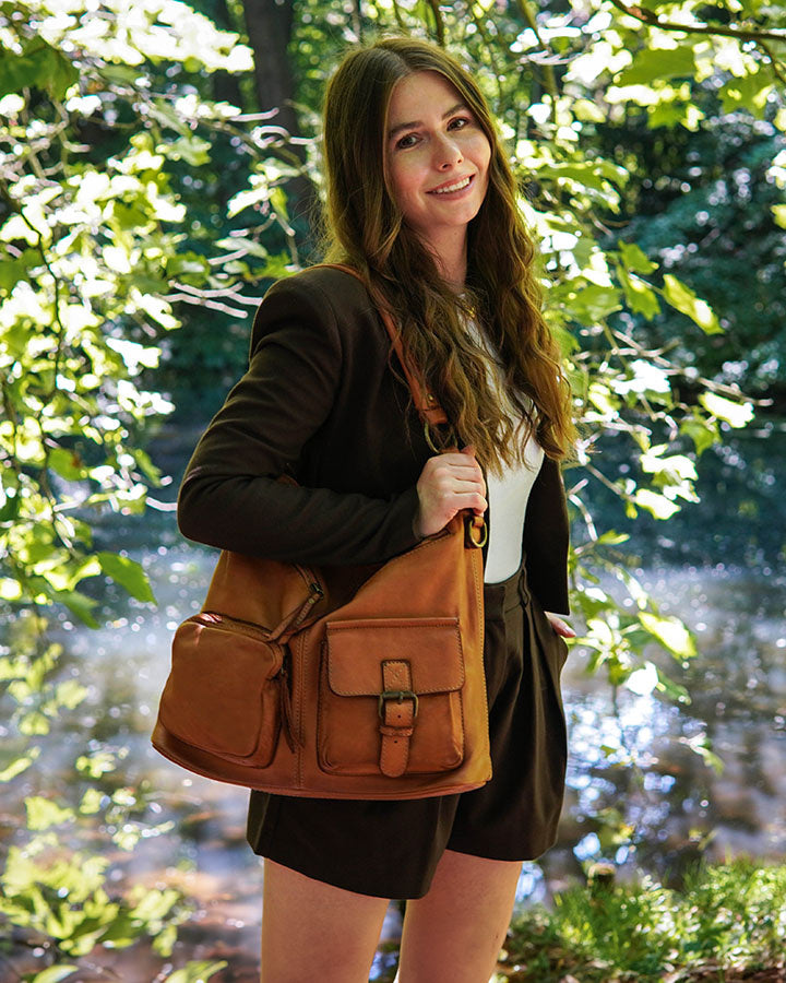 Alessia ● Urban women's leather shoulder bag with pockets