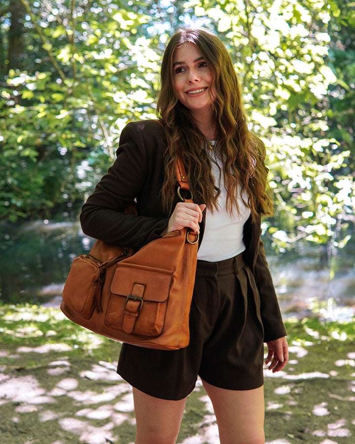 Alessia ● Urban women's leather shoulder bag with pockets