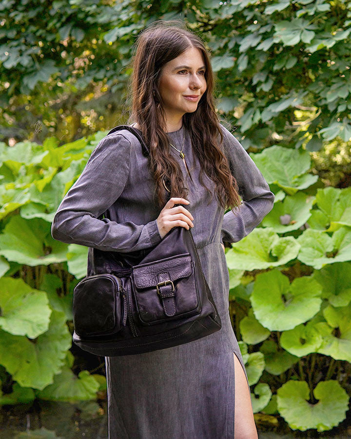 Alessia ● Urban women's leather shoulder bag with pockets