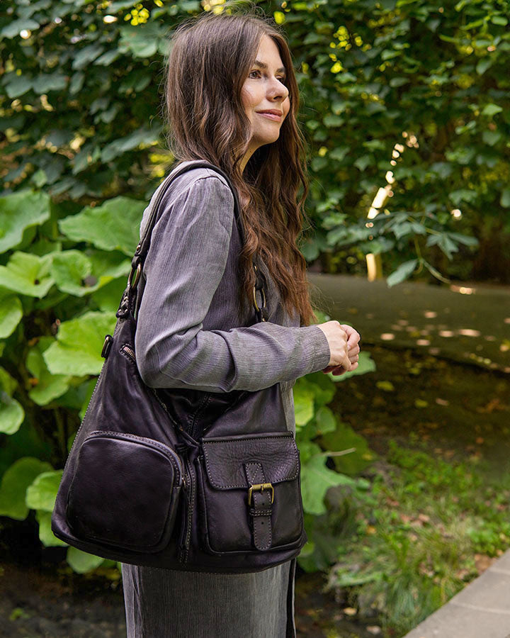 Alessia ● Urban women's leather shoulder bag with pockets