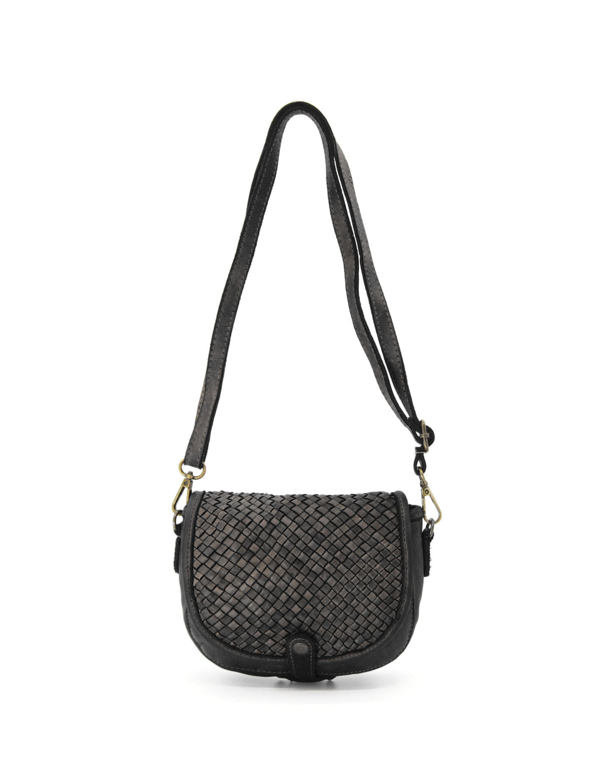 Mała czarna damska torebka na ramię z włoskiej skóry naturalnej i elegancką klapą. Ta skórzana torebka crossbody damska ma odpinany pasek i ponadczasowy fason.	