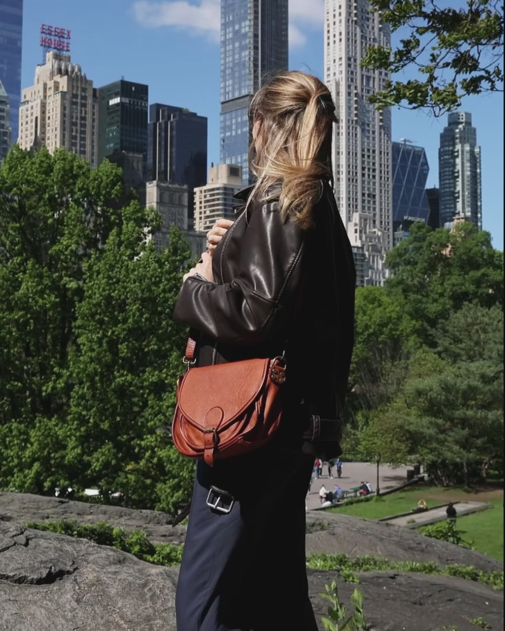 Luca Vintage. Klassisk saddelväska - crossbodyväska i läder i vintagestil.