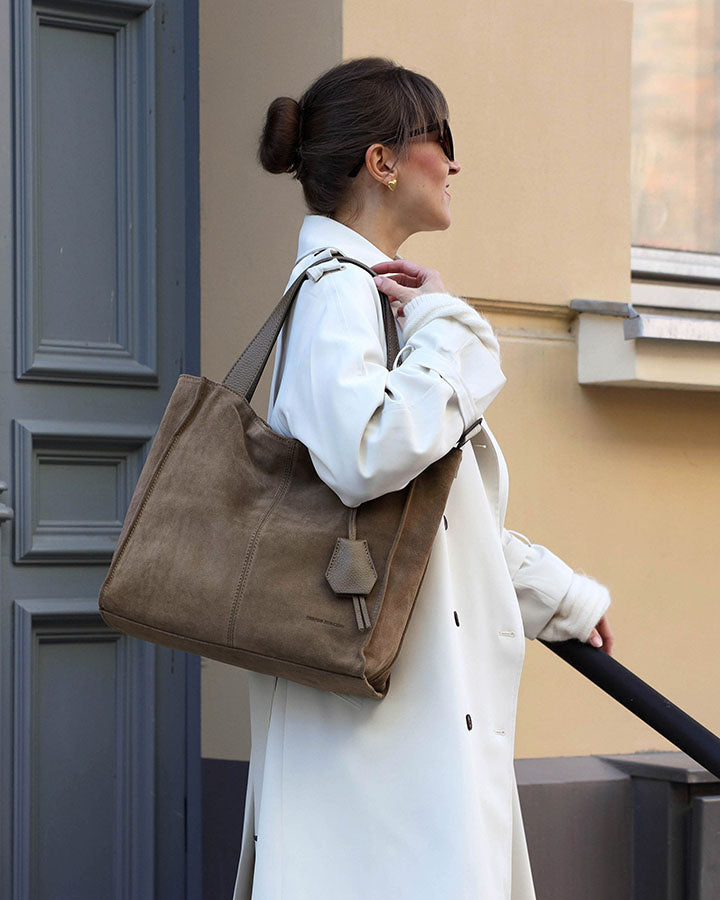 Arreto Sue. Klasyczna torba na ramię shopper z włoskiego zamszu