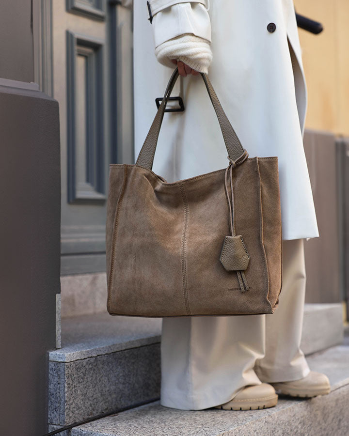 Arreto Sue. Klasyczna torba na ramię shopper z włoskiego zamszu