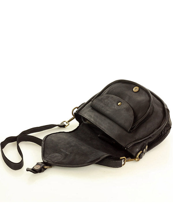 Luca Vintage. Klassisk saddelväska - crossbodyväska i läder i vintagestil.