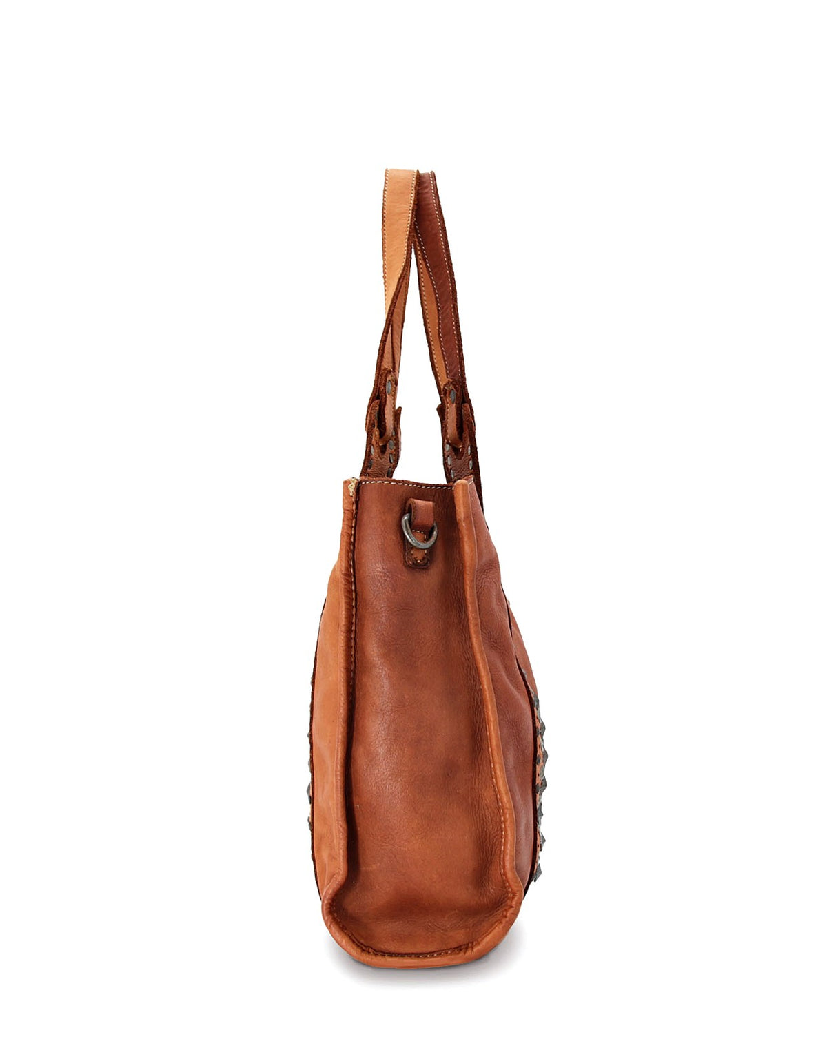 sidosikt på en läder axelväska för kvinnor - boho-stil shopper