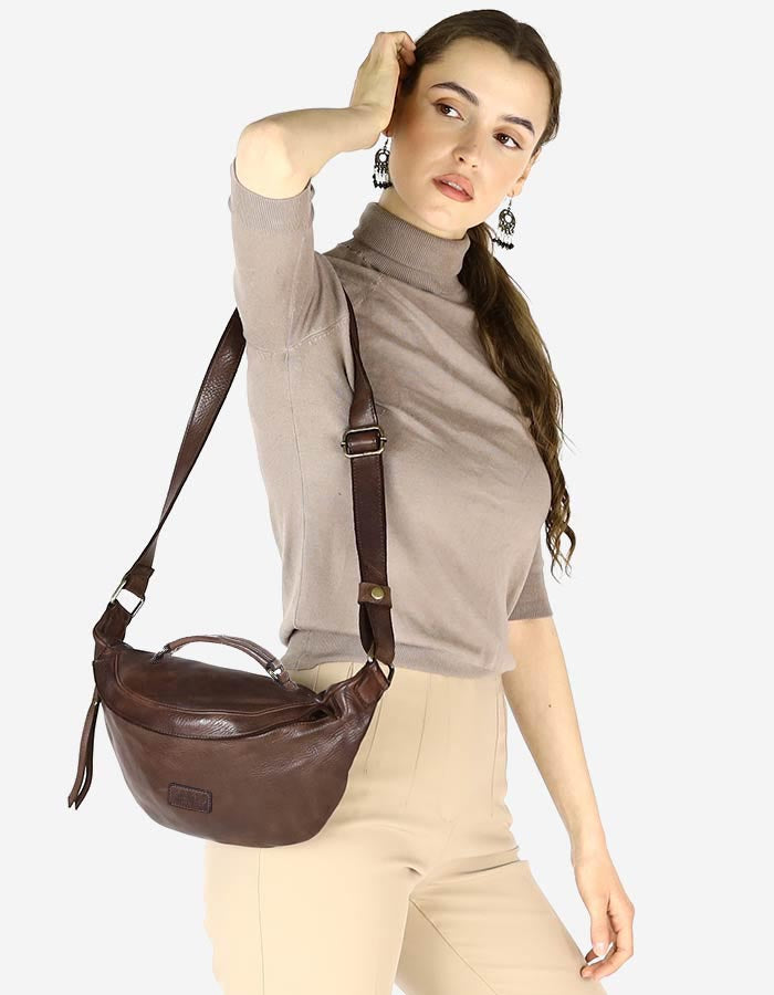 Torq2. Stor njurväska i läder för kvinnor halvmåne crossbody med handtag