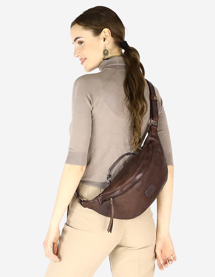Torq2. Stor njurväska i läder för kvinnor halvmåne crossbody med handtag