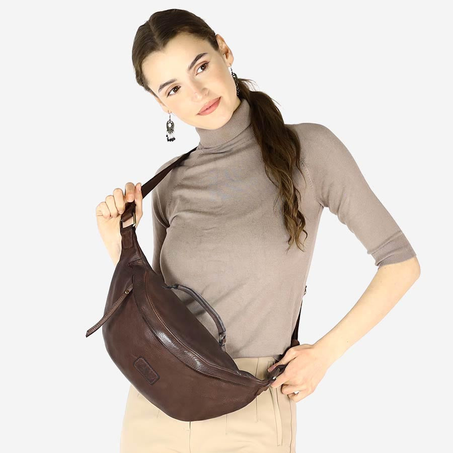 Torq2. Stor njurväska i läder för kvinnor halvmåne crossbody med handtag