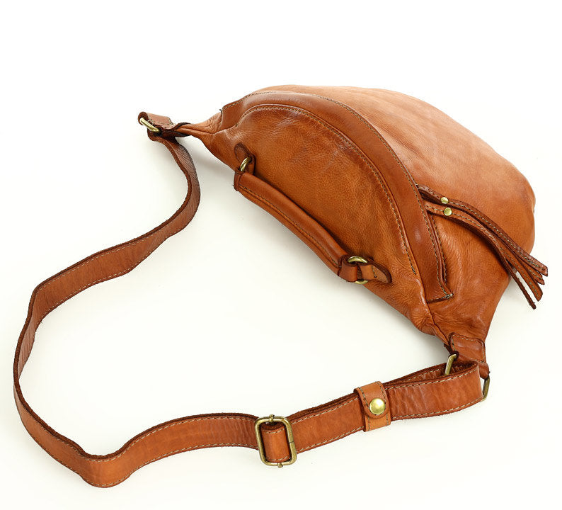 Torq2. Stor njurväska i läder för kvinnor halvmåne crossbody med handtag