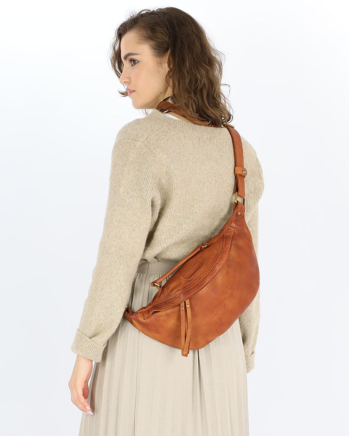 Torq2. Large leather women's kidney bag - half moon handbag