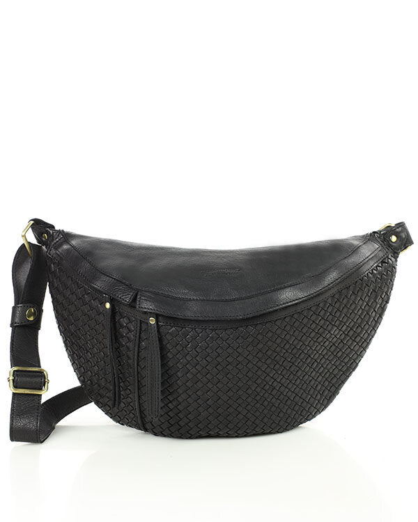 Torq3. Stor crescent crossbody kidneyväska i flätat italienskt läder för kvinnor