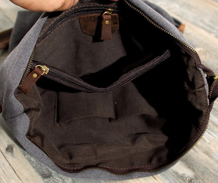 Canvas bag interior with two zippered pockets and two open pockets